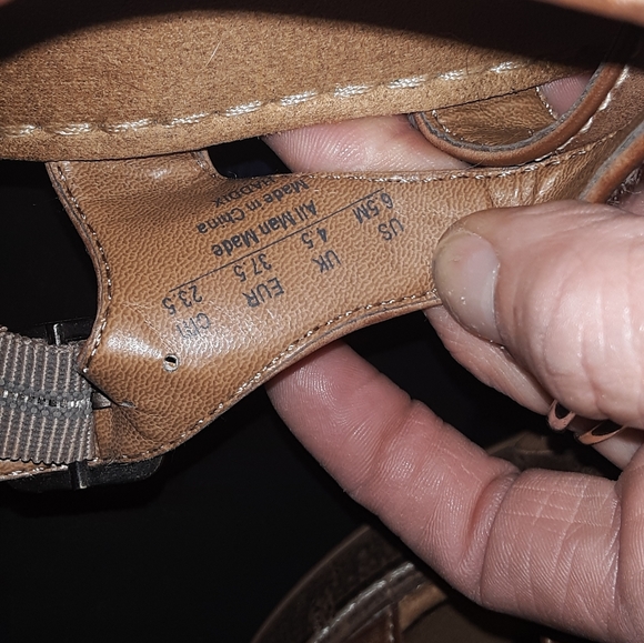 Cute and Comfortable sandals - Picture 7 of 7